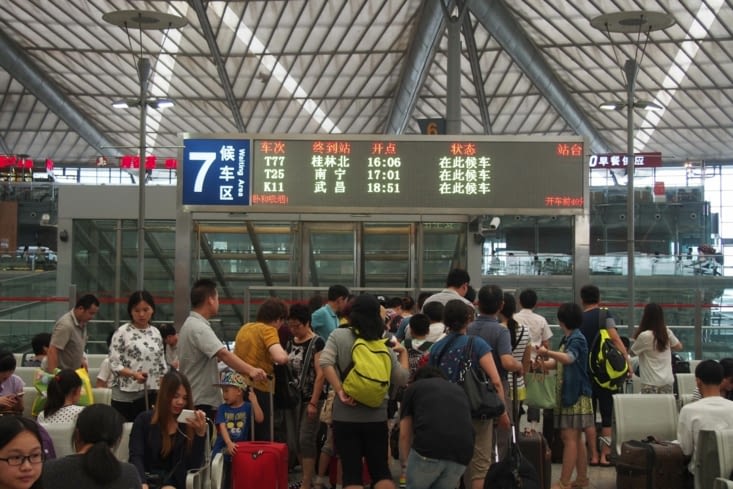 Gare de Shanhgai, l'embarquement se fait comme dans un aéroport.