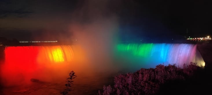 Les chutes du Niagara illuminées