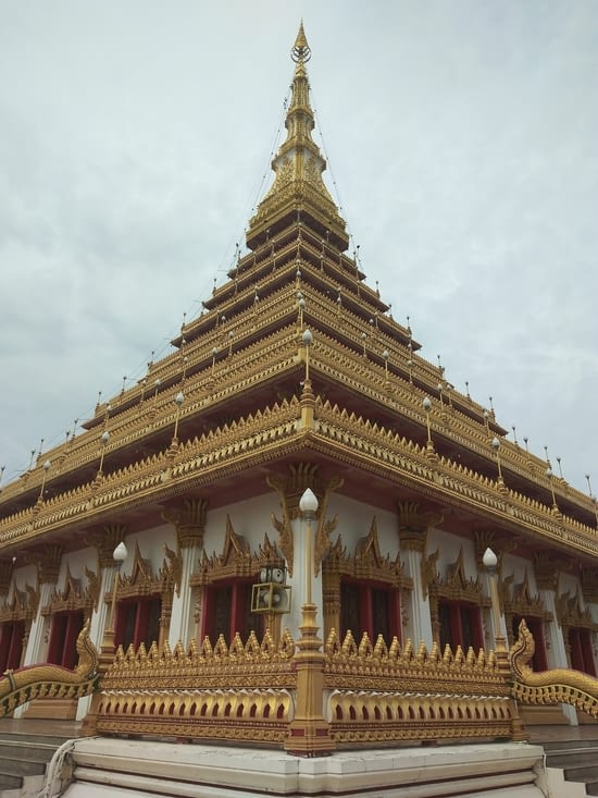 Nous avons finalement visité la stupa à 9 étages de Khon Kaen