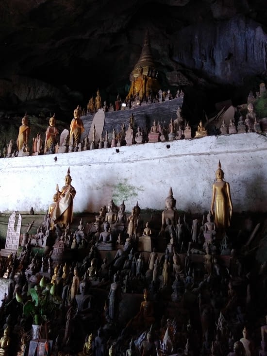 A l'intérieur des grottes, plein de bouddhas!