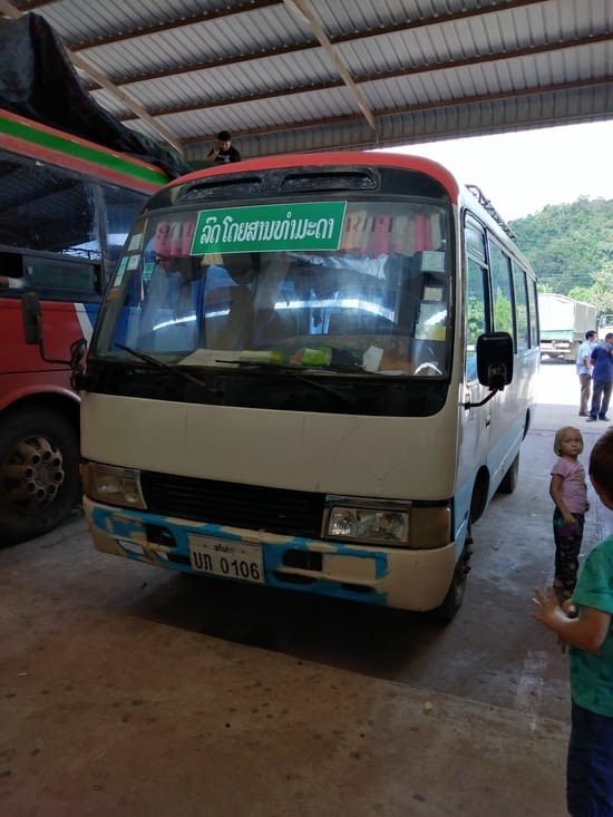 Le mini bus qui nous a amené de Nong Khiaw à pakmong