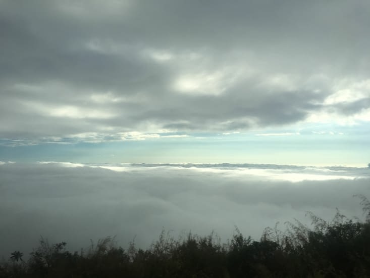 Et nous voici entre deux mers de nuages …