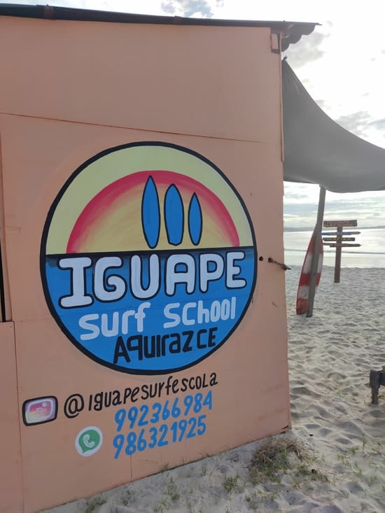 La surf school locale sur la plage suivante