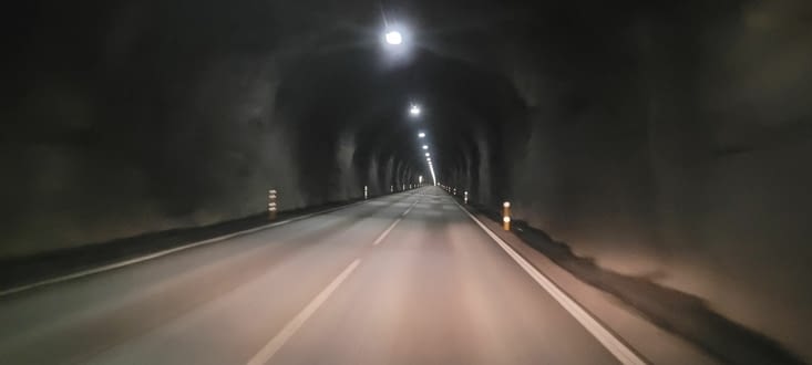 Tunnel de 6km de long creusé dans les montagnes
