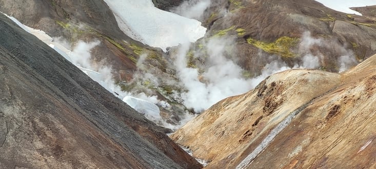 Zoom sur les montagnes de rhyolite