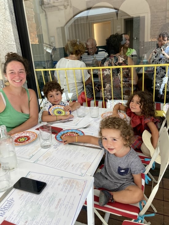 Pizzas et premier restaurant du voyage