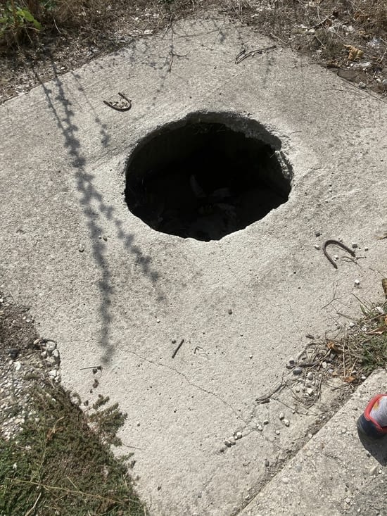 Bouche d’égout sans grille