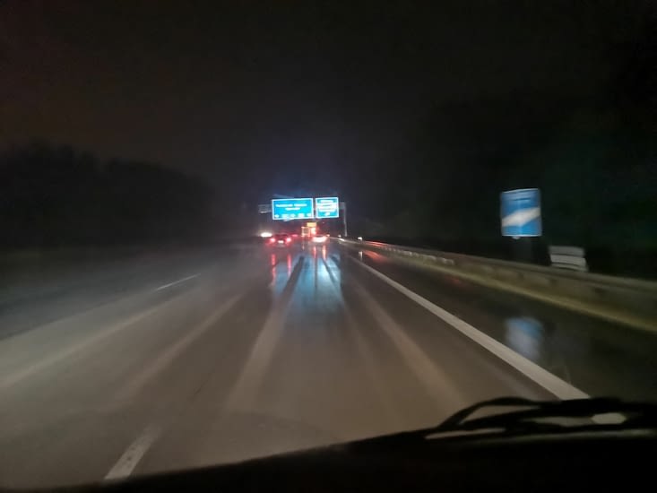 Route de nuit sous la pluie... direction Karlsruhe