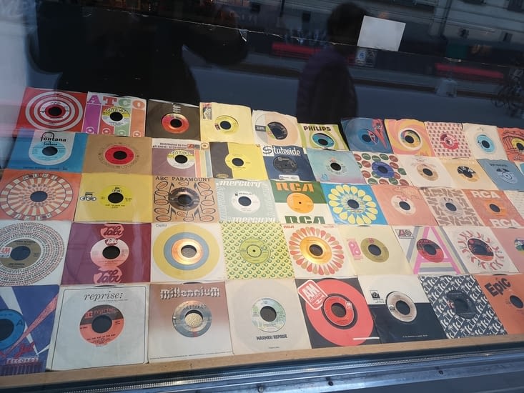 Un disquaire dans les rues du quartier 'branché' : Sofo. Les suédois adorent le 'vintage'