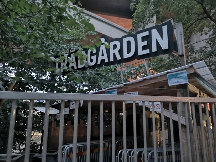 Le Tradgarden: endroit branché pour prendre  un verre à Stockholm, sauf le lundi soir :-(