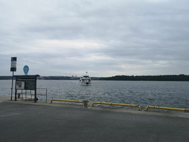 On reprend le ferry...