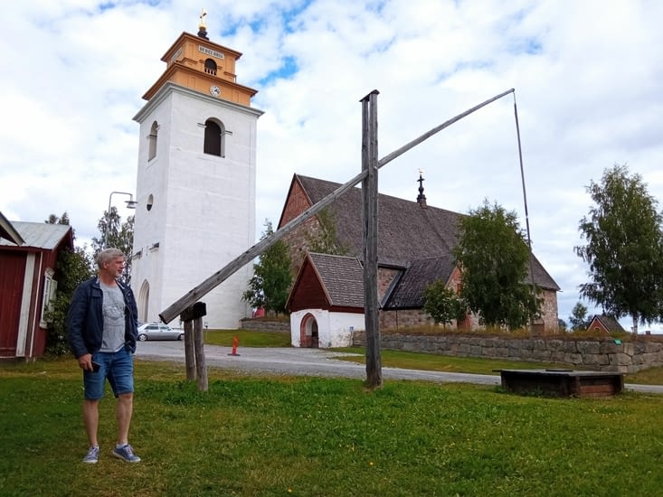 L'église et le puit du village