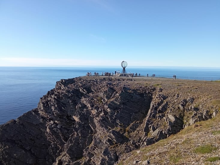 Le fameux globe, vu de loin