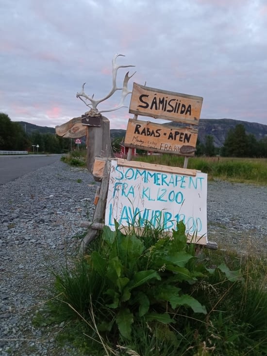Les Samis font du commerce avec les touristes, mais ils pêchent, aussi...