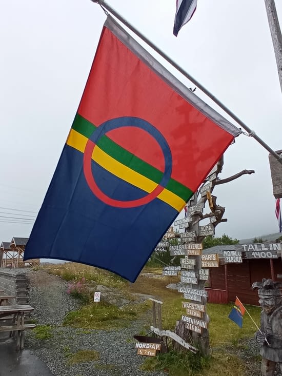 Le drapeau Sami. Les peuples Samis revendiquent leur appartenance
