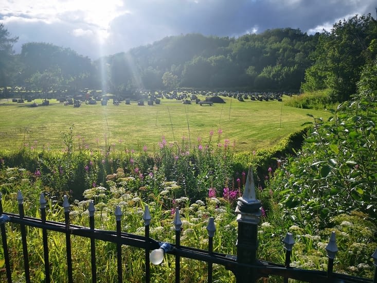 Les cimetières norvégiens sont composés de stèles, sur du gazon
