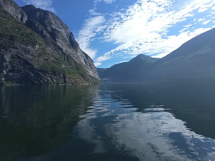Encore une photo du fjord (mais bon, la montagne, la mer, les cascades, ça va un moment !)