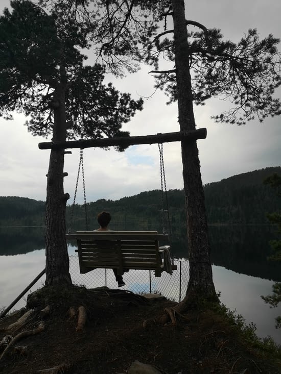 Madame la Comtesse prendra son thé sur la balancelle