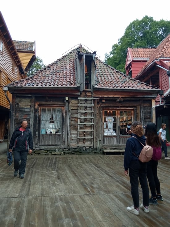 Ces maisons en bois ont souvent été détruites par les incendies, puis reconstruites
