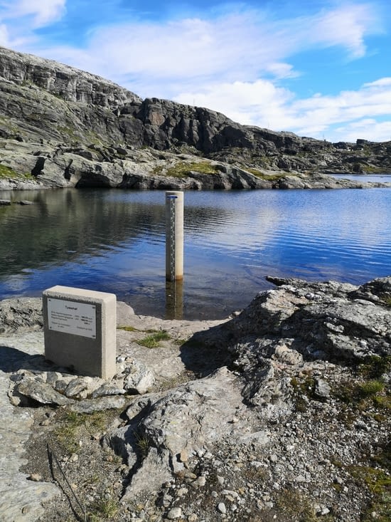 Pas mal de lacs sont articifiels. 98% de l'électricité norvégienne est hydro-électrique