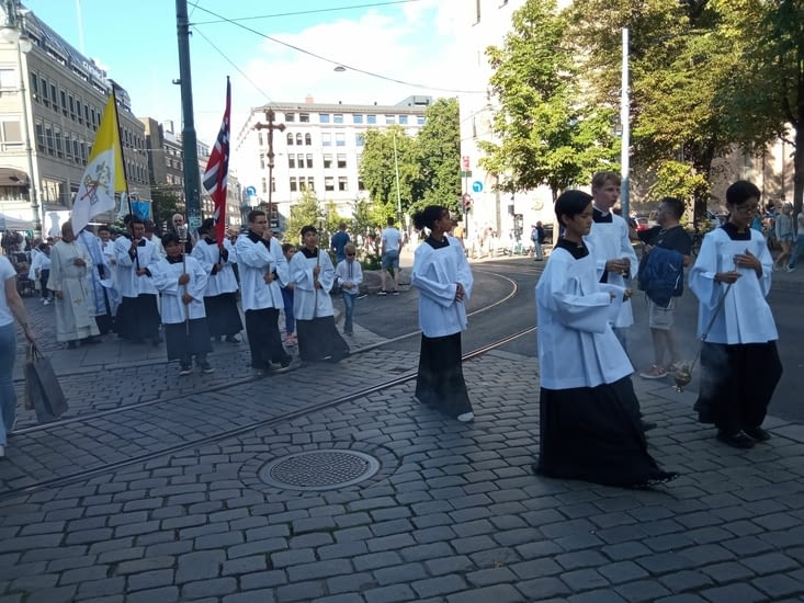 Procession dans les rues d'Oslo