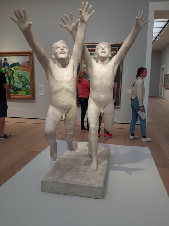 Il est interdit de courir tout nu dans le musée, mais les norvégiens s'en foutent !