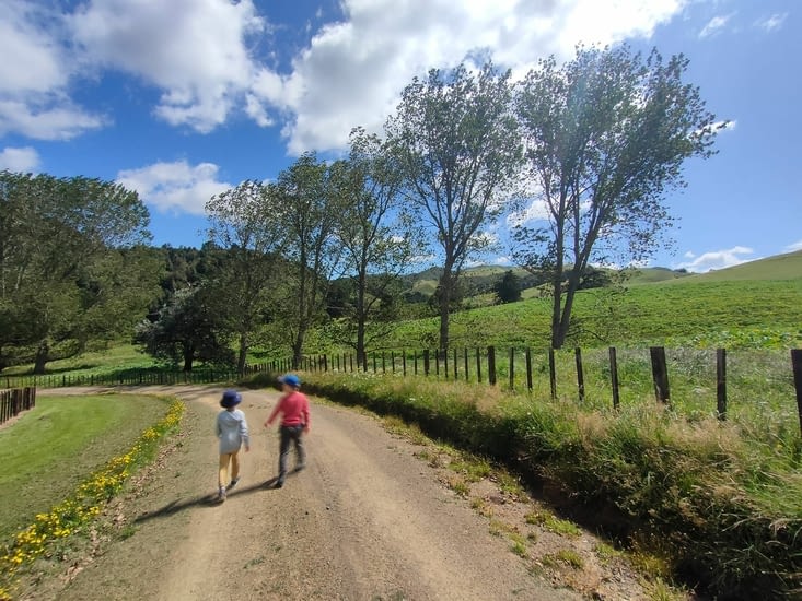Balade avec les petits pendant que les 'grands' travaillent