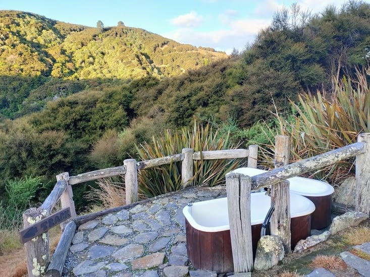 Deux baignoires inutilisées! Quel gâchis!