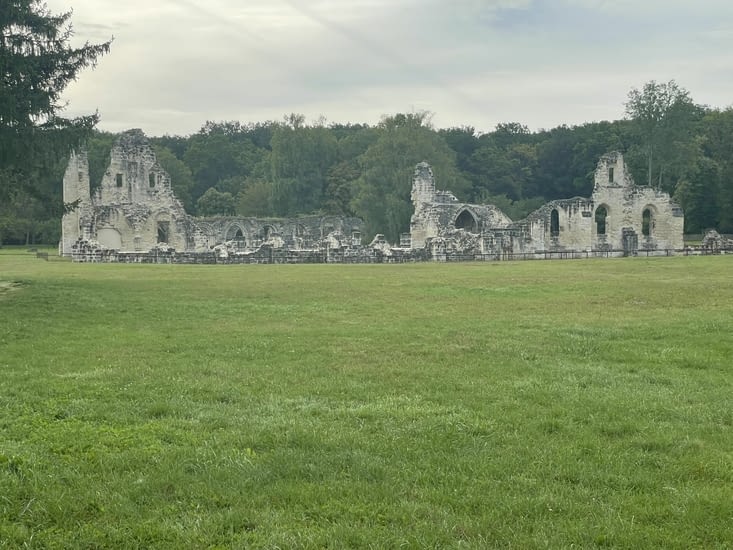 Abbaye de Vauclair . Bien choisi comme endroit Monsieur l’Abbé . Magnifique. !