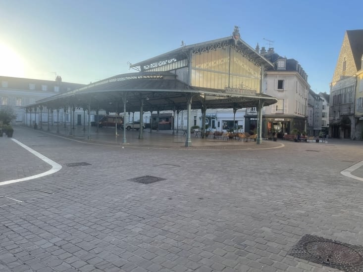 Halle de Chartres au petit matin.