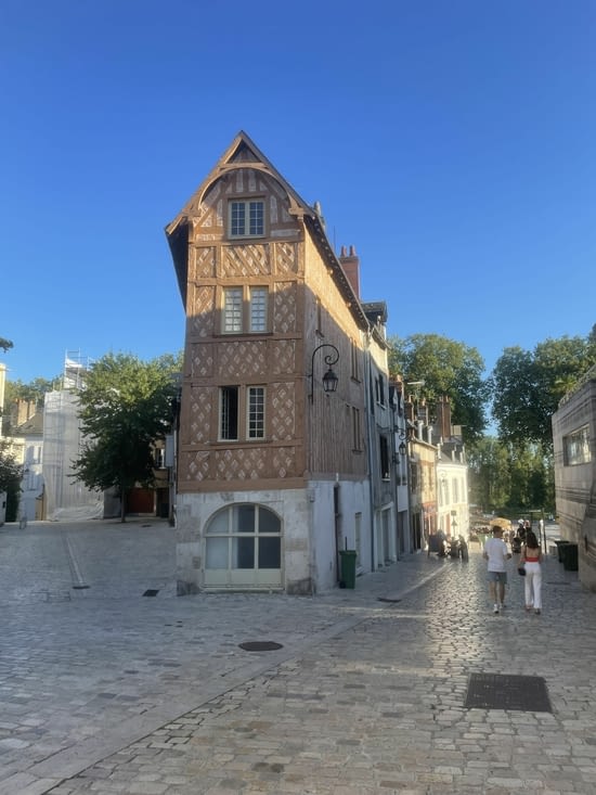 Maisons anciennes en descendant vers la Loire