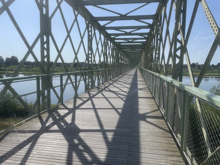 Un pont uniquement pour les vélos .