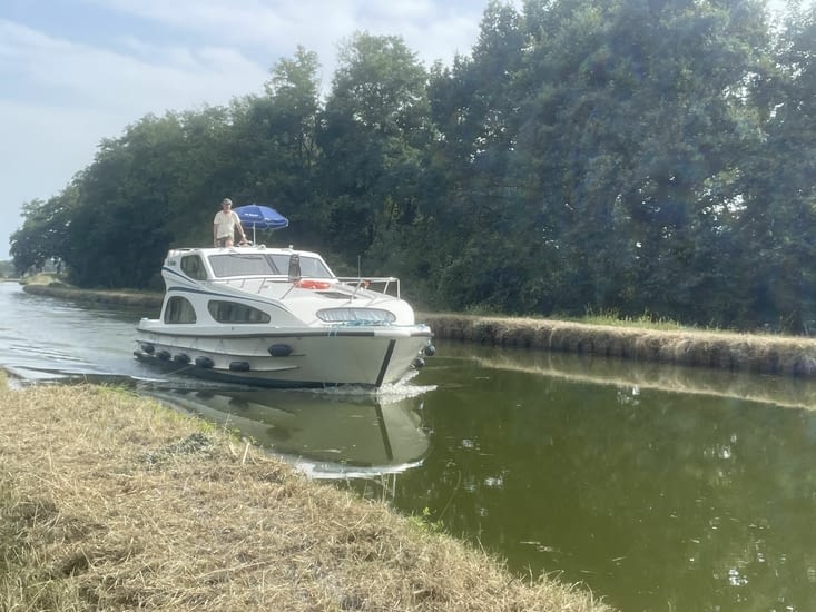Péniche sur le Canal de la Loire