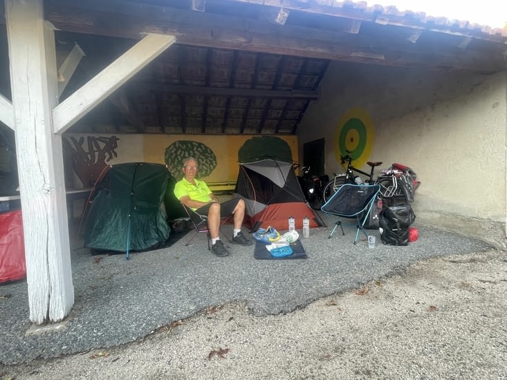 Le petit préau de l’ancienne école…