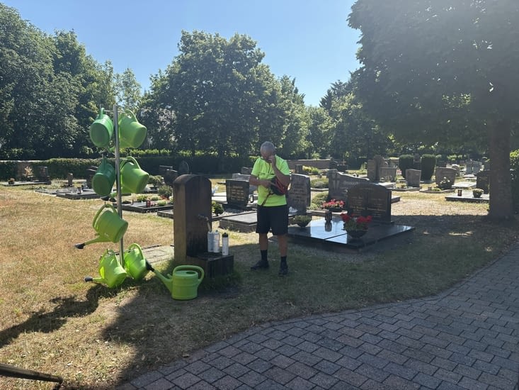 Est-ce que l’eau du cimetière c’est déjà de l’au delà ?
