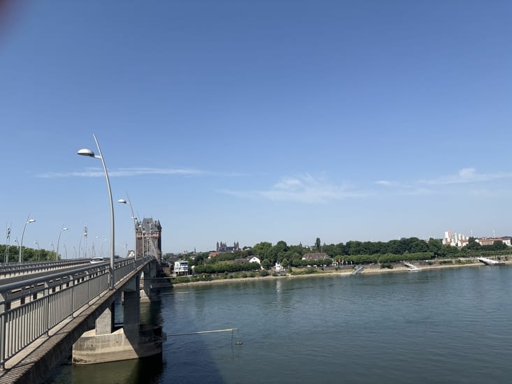 Le Rhin et le beffroi de Worms