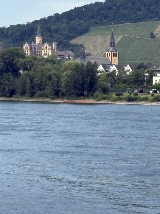 Encore un château côté droit.