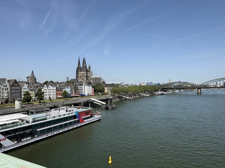Au revoir Cologne et le Rhin .