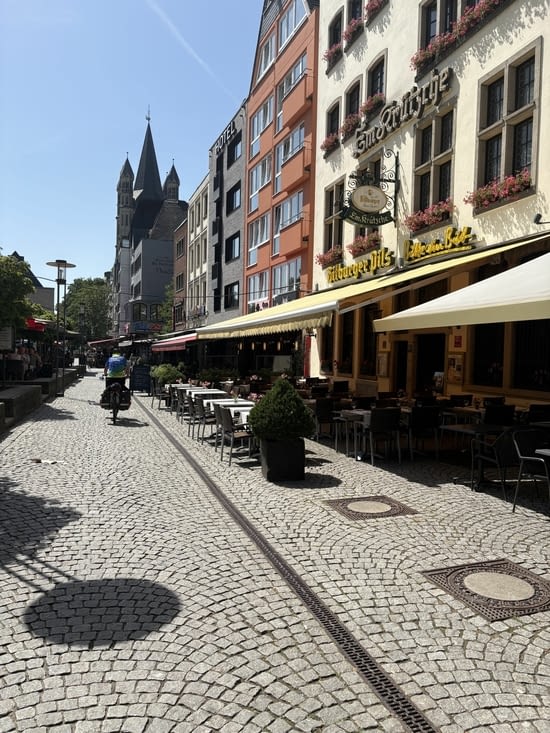 Vieilles ville et façades colorées.