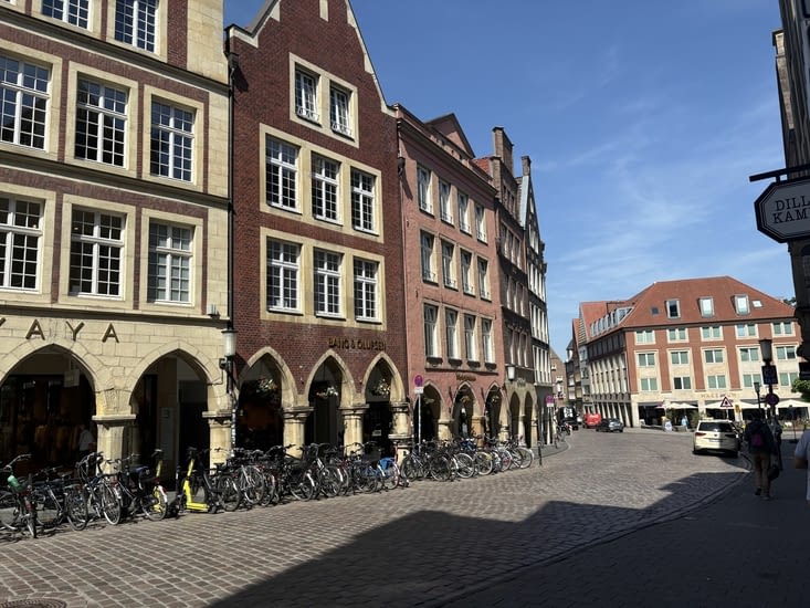 Belles façades colorées.