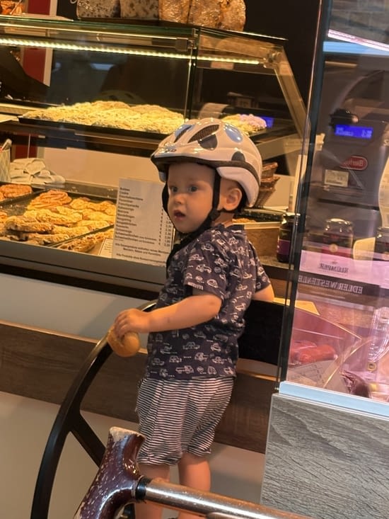 Celui ci dans quelques années il va nous suivre , il adore les boulangeries .