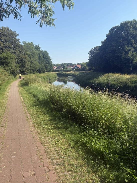Petit canal tranquille.