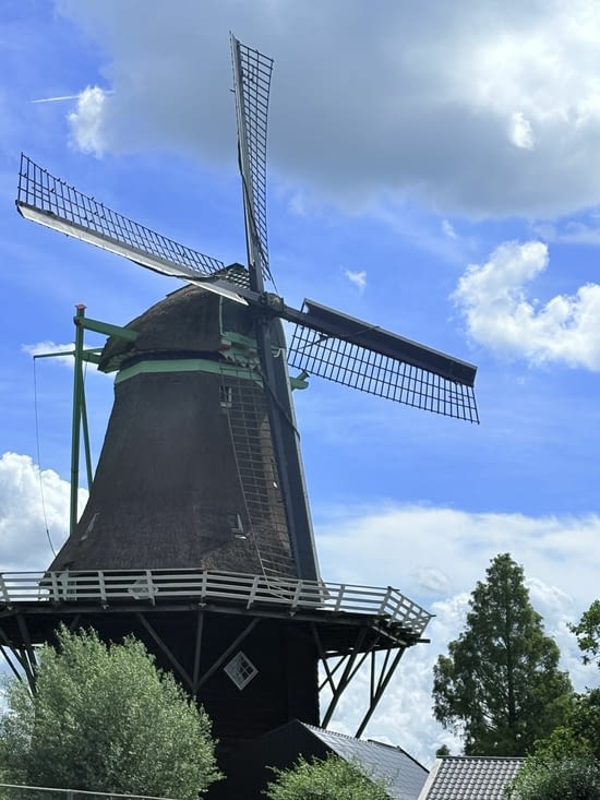 Moulin en chaume .