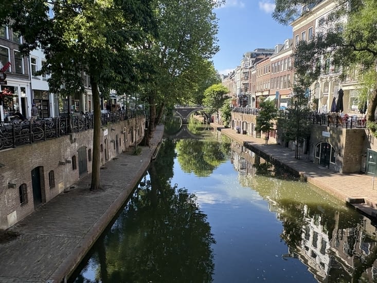 Le centre avec ses jolis canaux .