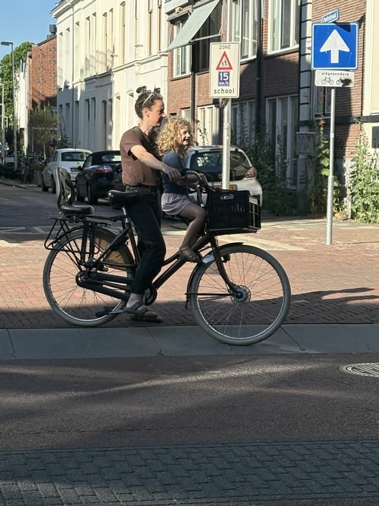 Pas de petits enfants à vélo … bien trop dangereux.