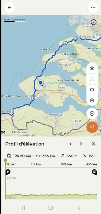 Le trait bleu sur l’eau ce sont des mélanges de routes et de ponts