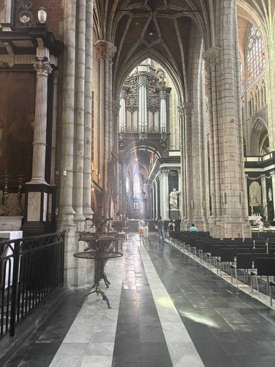 Est ce que vous voyez cette lumière qui descend ?