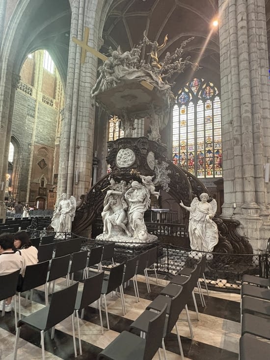 Mélange de barroque et de gothique