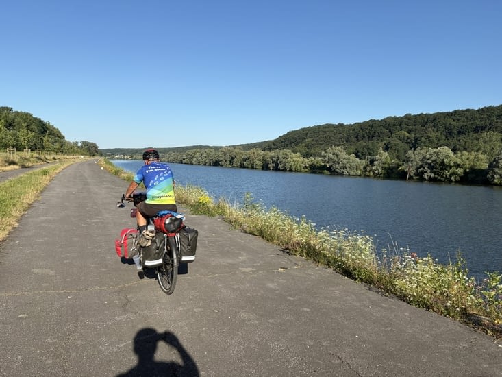 Le long de la Meuse .