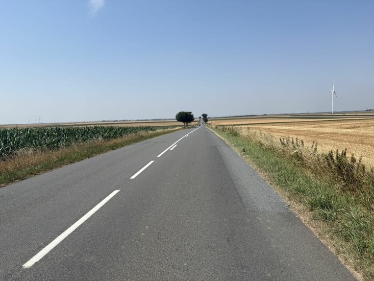 Puis une ligne droite interminable et vallonée de 15 km.